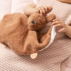 Nattou - Susie Et Bonnie - Doudou Plat Lapin éponge Marron Rouille 27 Cm -Magasin De Jouets susie20et20bonnie2020plat20lapin20eponge20marron20rouille202720cm 1